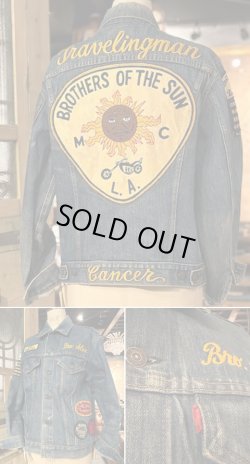 画像1: 1970's〜  LEVI'S（リーバイス） 70505 “ e ” DENIM JK / “ BROTHERS OF THE SUN ” M C / L.A. “ TRAVELIG MAN / CANCER ”