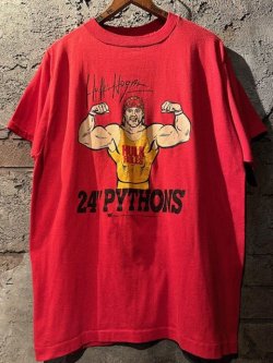 画像1: 1980's〜 “ HULK HOGAN（ハルクホーガン） / 24'' PYTHONS ” PRINT TEE / RED