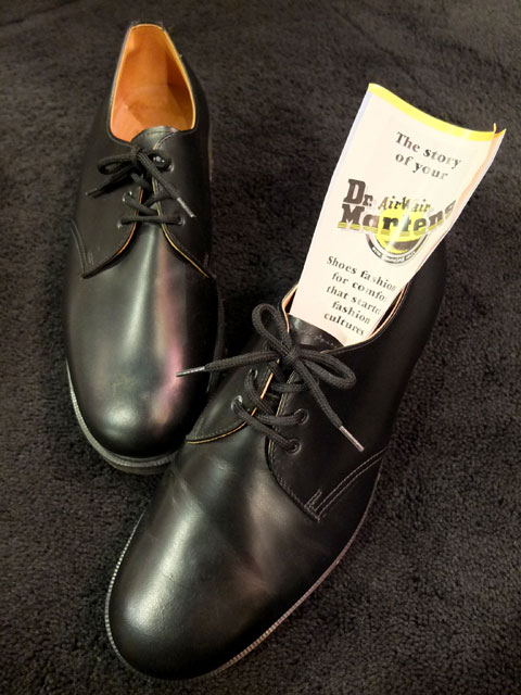 《 MADE IN ENGLAND 》 〜1990's DEAD STOCK “ Dr.Martens（ドクタ ーマーチン） / Air Wair ”  / 3ホールシューズ BLACK
