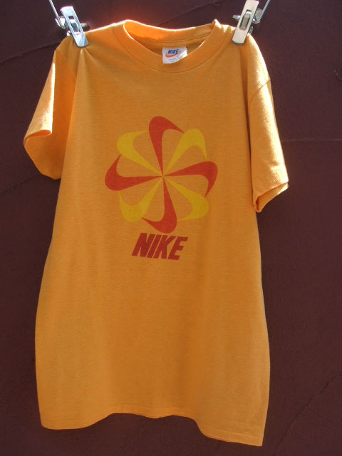 1970's “ ナイキ（NIKE） ” 風車 Tシャツ ゴールド - CAPRi SHOP